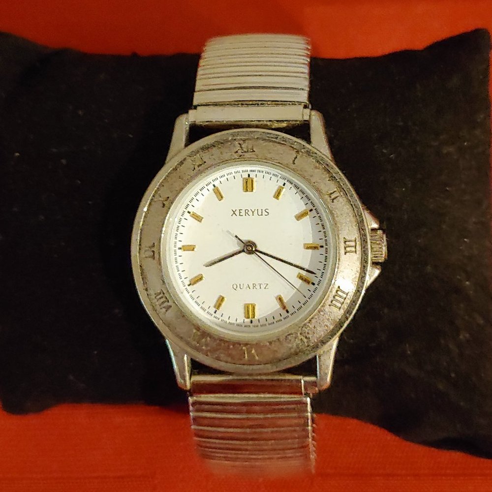 GENTLY USED, VINTAGE 1980'S, XERYUS STAINLESS STEEL WRIST WATCH!!!